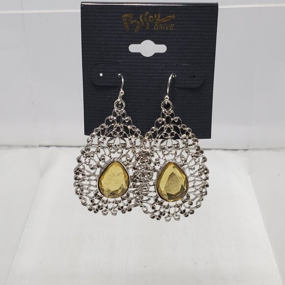 Bijou Silver-tone filigree dangle ear with teardrop-shaped golden-hued gemstone - Picture 3 of 5